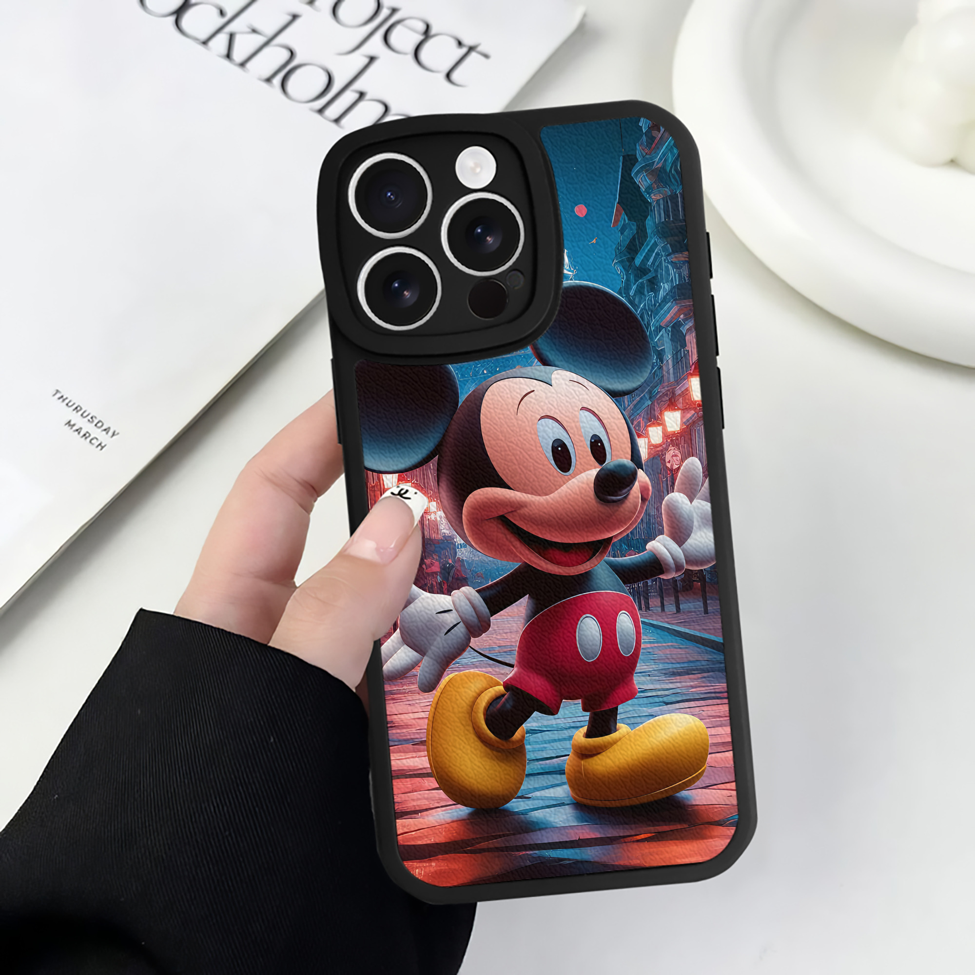 （画像用） ミッキーマウス Mickey Mouse 【iPhone 16シリーズ対応】シリコンスマホケース（レザー調） 材質：シリコン